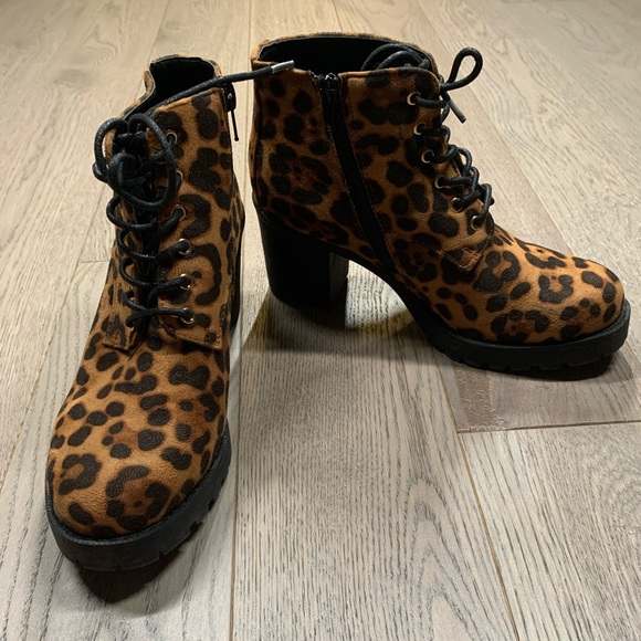 Harlow Faux suede leopard print ankle boots - Picture 3 of 6